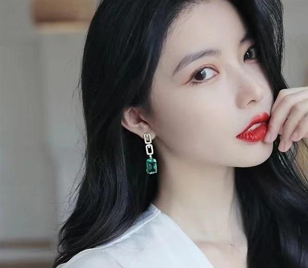 gold plated crystal with green stone earings