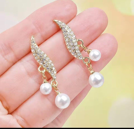 charm earings with pearls